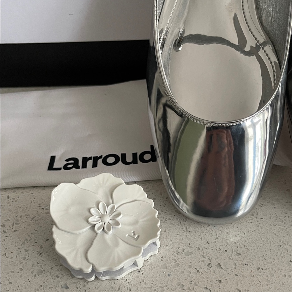 Larroudé The Blair ballet flats and hair clip - Picture 5 of 10